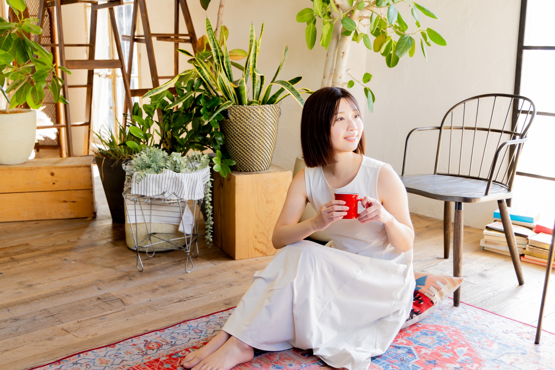 外見と内面が調和し、リラックスして微笑む女性 2